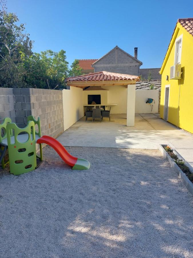 Ferienhaus Karlo Pridraga Exterior photo